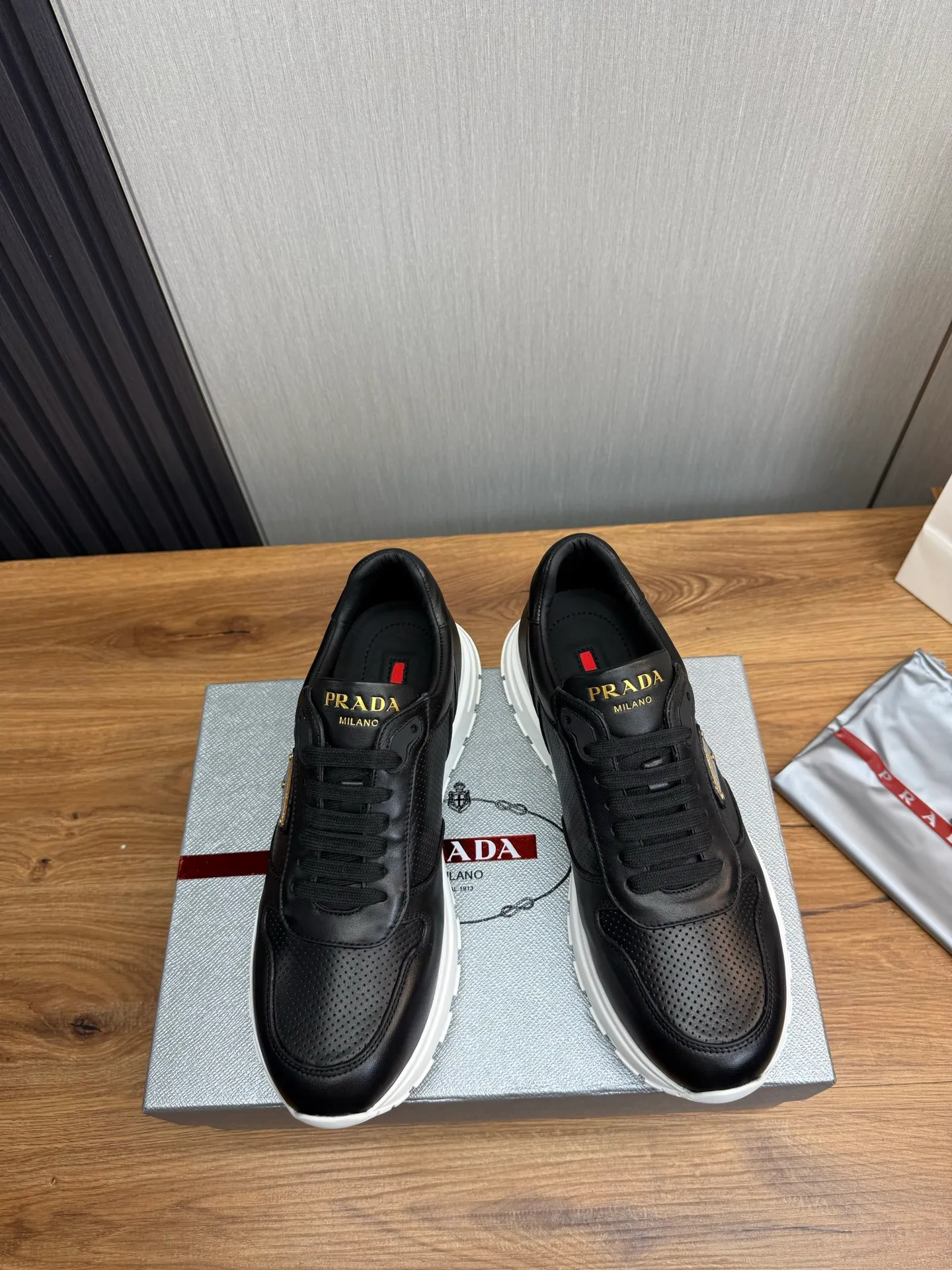 Men's shoes 💰580💰 [PRADA] Men's shoes are popular in the counter, official website is synchronized, 1 high-quality shipment ✔️Original cowhide punching + cowhide lining, 1🆚1 replica, original sole, 38-45 (45 customized, non-refundable)